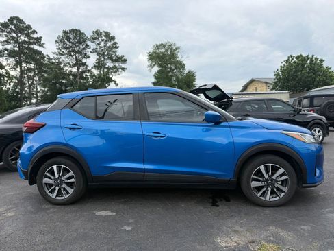 Used 2021 Nissan Kicks S image 5