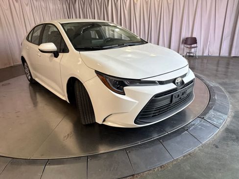 Used 2026 Toyota Corolla LE FWD image 3
