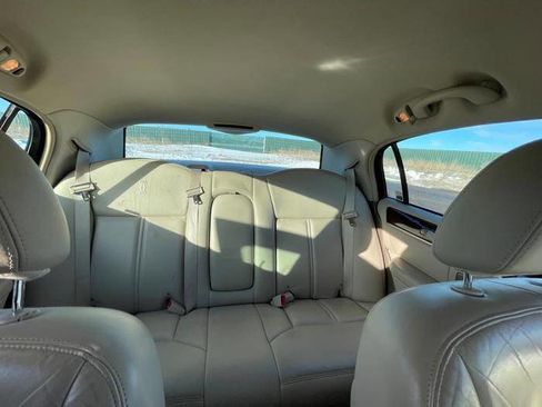 Used 2003 Lincoln Town Car Cartier image 30