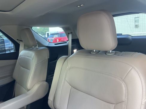 Used 2022 Ford Explorer Limited w/ Limited Technology Package RWD image 11