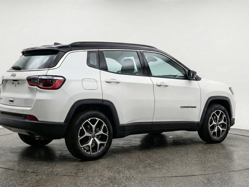 Used 2025 Jeep Compass Limited image 9