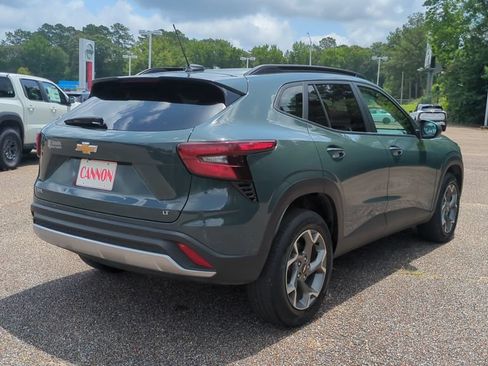Used 2025 Chevrolet Trax LT FWD image 5