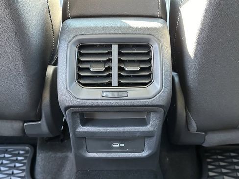 New 2024 Volkswagen Taos SE image 18