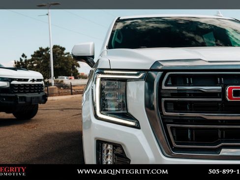 Used 2024 GMC Yukon XL AT4 AWD/4WD image 9