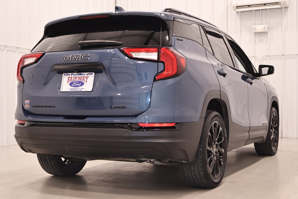 Used 2024 GMC Terrain SLT w/ Elevation Edition AWD/4WD image 9