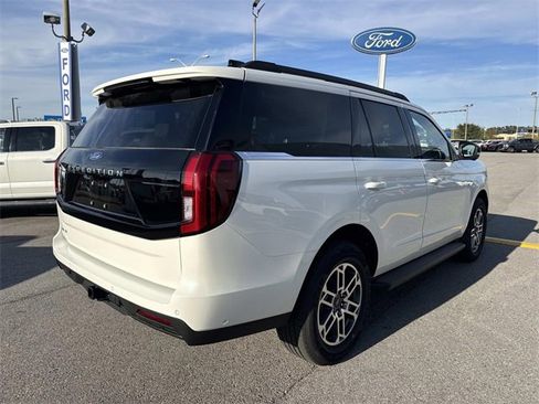 New 2025 Ford Expedition Active image 5