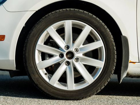 Used 2010 Volkswagen Jetta TDI FWD image 89