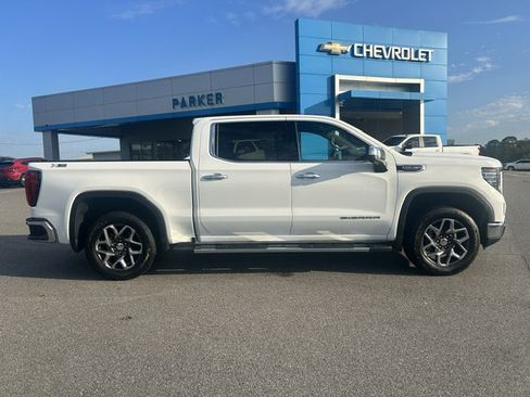 Used 2023 GMC Sierra 1500 SLT w/ SLT Premium Plus Package AWD/4WD image 5