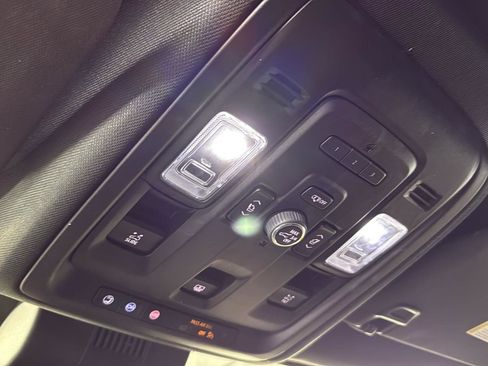 Used 2023 Chevrolet Suburban Z71 w/ Luxury Package image 23