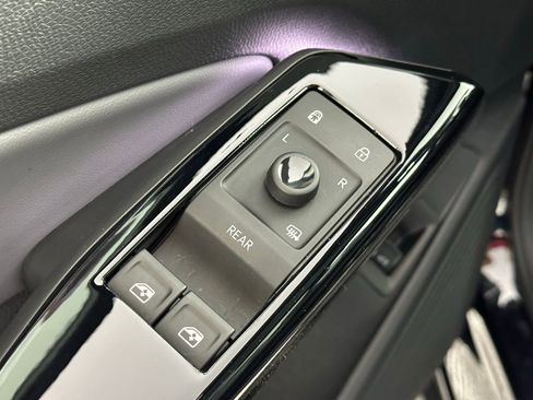 Used 2023 Volkswagen ID.4 Pro S image 37