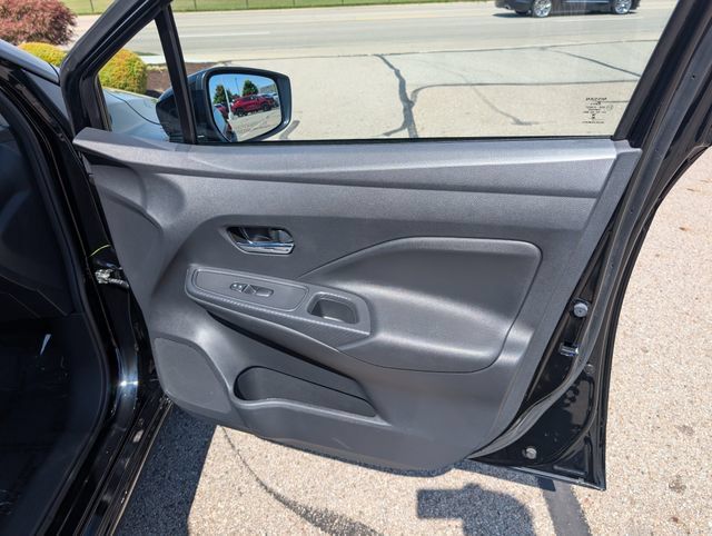 Used 2025 Nissan Versa SV FWD image 5