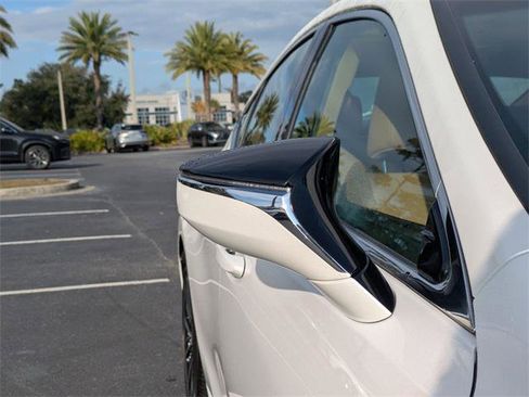 Certified 2025 Lexus ES 300h w/ Premium Package image 12