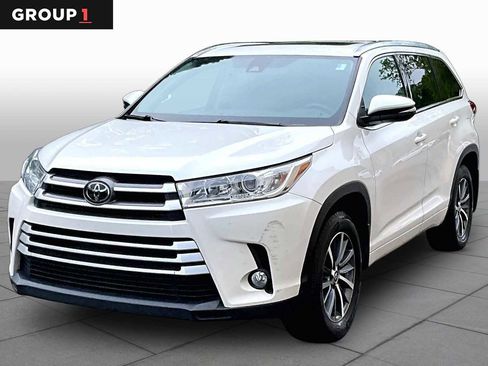 Used 2017 Toyota Highlander XLE AWD/4WD image 1