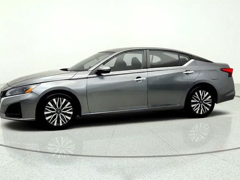 Used 2023 Nissan Altima 2.5 SV w/ SV Premium Package FWD image 8