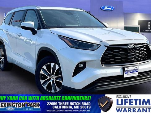 Used 2023 Toyota Highlander XLE FWD image 1