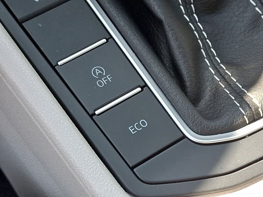 Certified 2023 Volkswagen Jetta SE FWD image 25