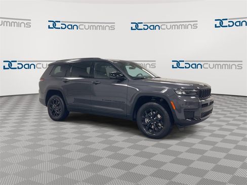 New 2025 Jeep Grand Cherokee L Altitude image 2