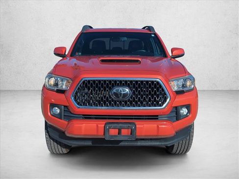 Used 2018 Toyota Tacoma TRD Sport AWD/4WD image 2