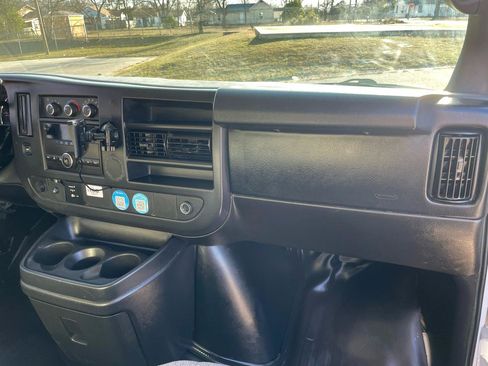 Used 2014 GMC Savana 2500 RWD image 18