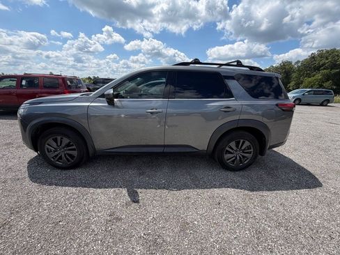 Used 2022 Nissan Pathfinder SV FWD image 3