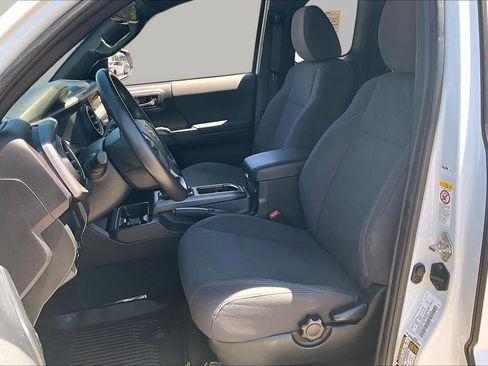 Certified 2019 Toyota Tacoma TRD Off-Road AWD/4WD image 7