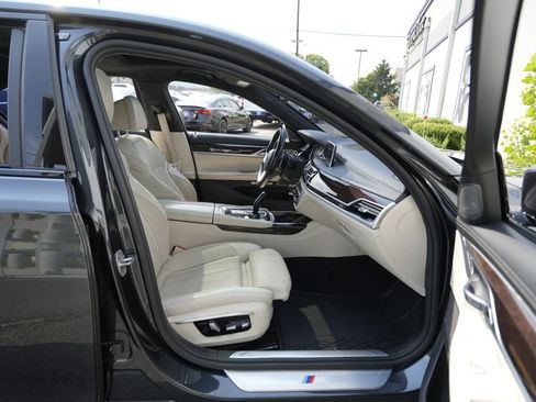 Used 2016 BMW 750i xDrive AWD/4WD image 34