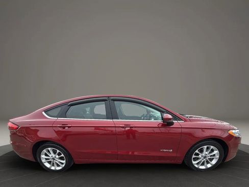 Used 2019 Ford Fusion SE image 4