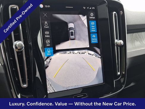 Certified 2025 Volvo XC40 B5 Plus AWD/4WD image 19