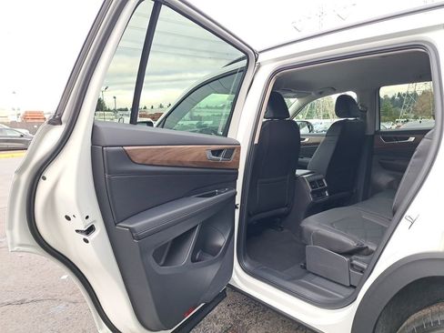 New 2026 Volkswagen Atlas SE image 12