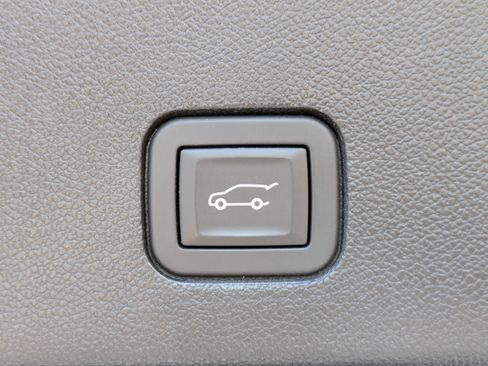 Certified 2025 Cadillac XT6 Sport w/ LPO, Floor Liner Package AWD/4WD image 12