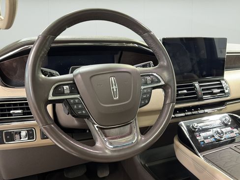 Used 2024 Lincoln Navigator Premiere AWD/4WD image 11