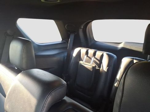 Used 2019 Ford Explorer Limited w/ Class III Trailer Tow Package FWD image 10