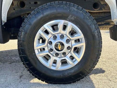 Used 2024 Chevrolet Silverado 2500 LT image 11