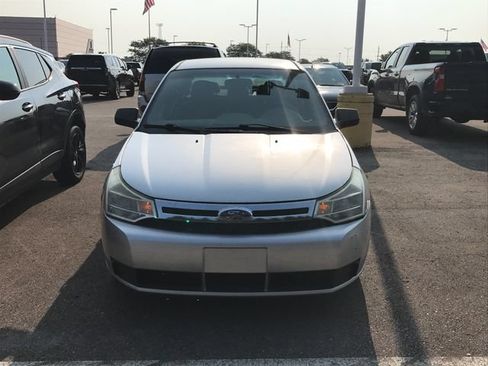Used 2010 Ford Focus SE FWD image 8