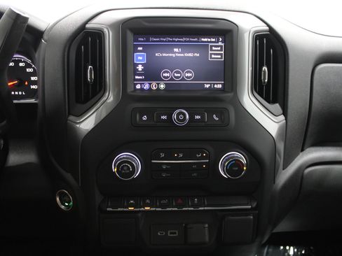 Used 2022 Chevrolet Silverado 1500 Custom AWD/4WD image 31