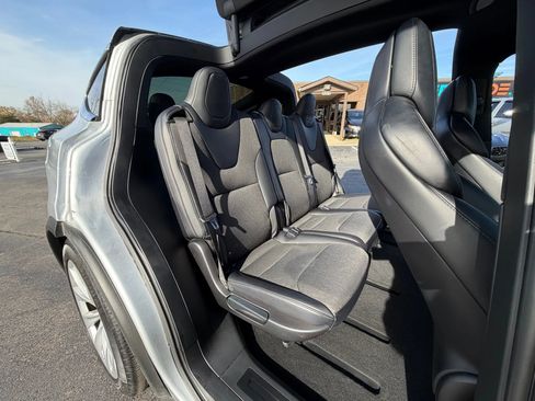 Used 2018 Tesla Model X 75D image 15