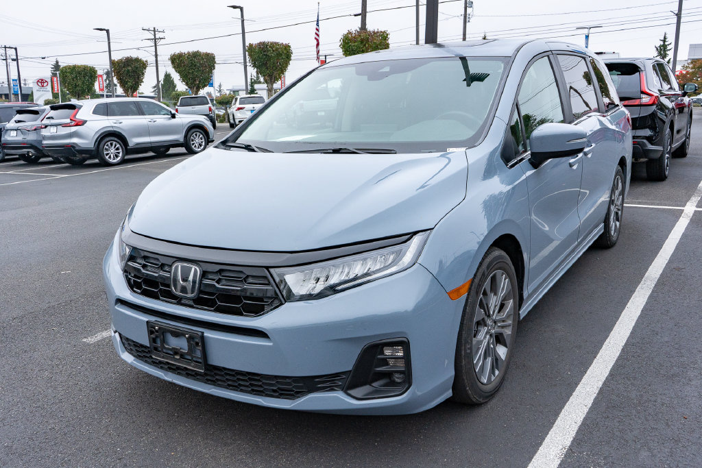 Used 2025 Honda Odyssey Touring image 3
