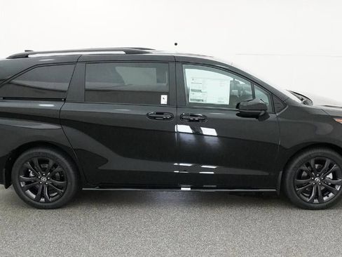 New 2026 Toyota Sienna XSE FWD image 11