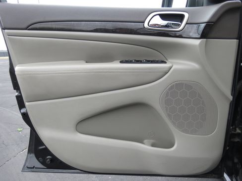 Used 2012 Jeep Grand Cherokee Laredo image 27