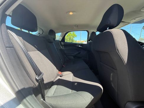 Used 2015 Ford Focus SE w/ SE Sport Package FWD image 17