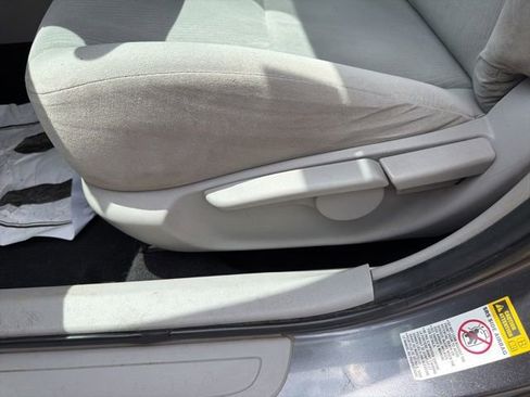 Used 2013 Toyota Corolla LE FWD image 12