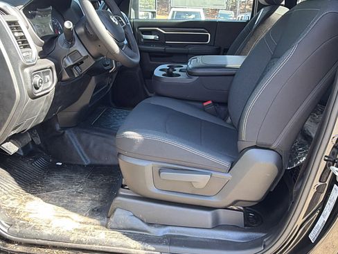 New 2025 RAM 5500 4x4 Regular Cab image 18