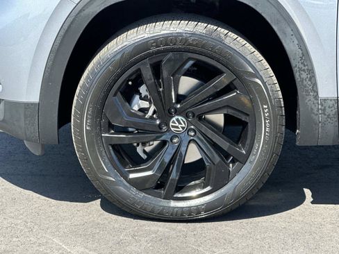 Used 2023 Volkswagen Atlas SE w/ Black Wheel Package AWD/4WD image 8