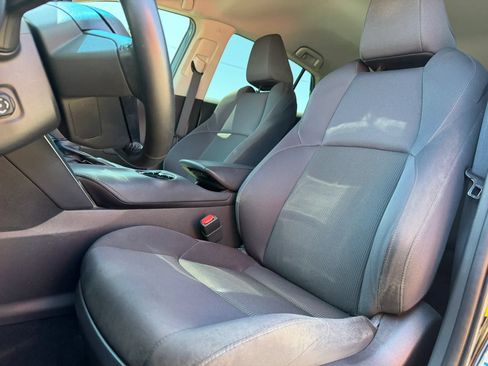 Used 2021 Toyota Venza LE AWD/4WD image 10