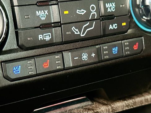 Used 2019 Ford F450 Lariat w/ Lariat Value Package AWD/4WD image 19