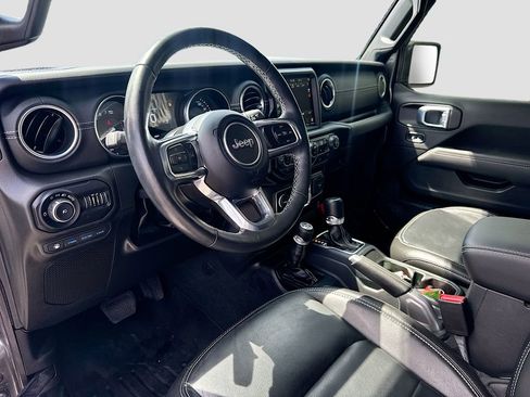 Used 2022 Jeep Wrangler Unlimited Sahara w/ Cold Weather Group AWD/4WD image 10