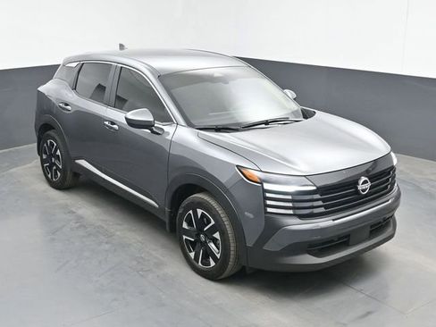 Used 2025 Nissan Kicks SV AWD/4WD image 13