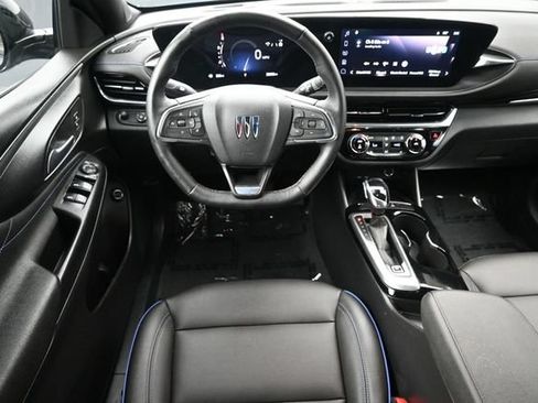 Used 2025 Buick Envista Sport Touring w/ Convenience I Package FWD image 9