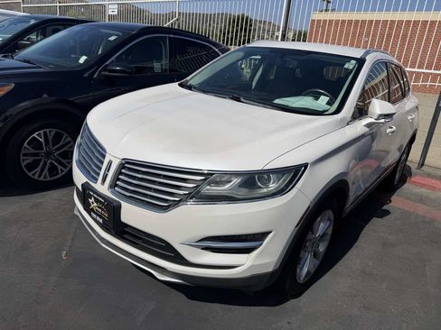 Used 2017 Lincoln MKC Select w/ Select Plus Package FWD image 3