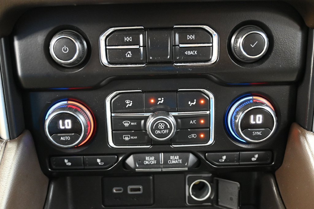 Used 2021 Chevrolet Suburban LT RWD image 25